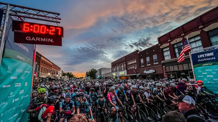 Experience the excitement of Unbound Gravel 2022, a thrilling adventure that started with a golden ticket from Lunar Kanza in 2019. Review our bicycle tips.